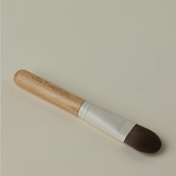 Oak Essentials Brush - Picture 2 of 9